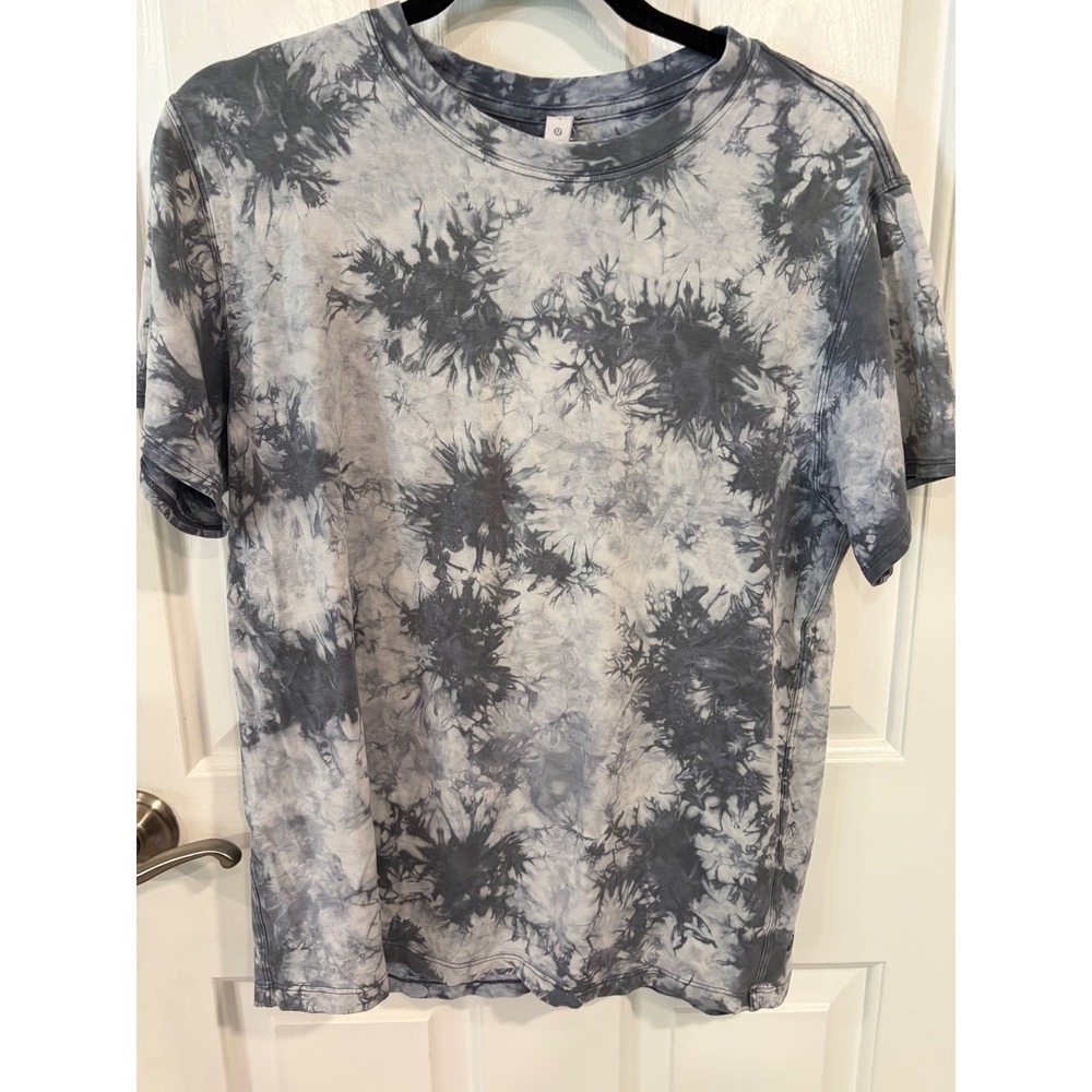 Woman's Lululemon Size 4 All Yours Short Sleeve Tee Earth Dye Stone Gray GUC